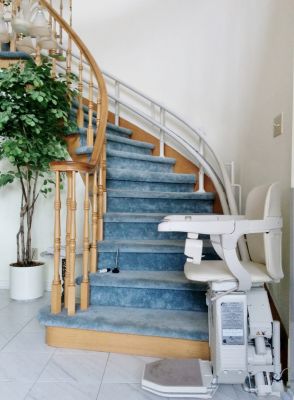 Curved stairlift Atlas 260